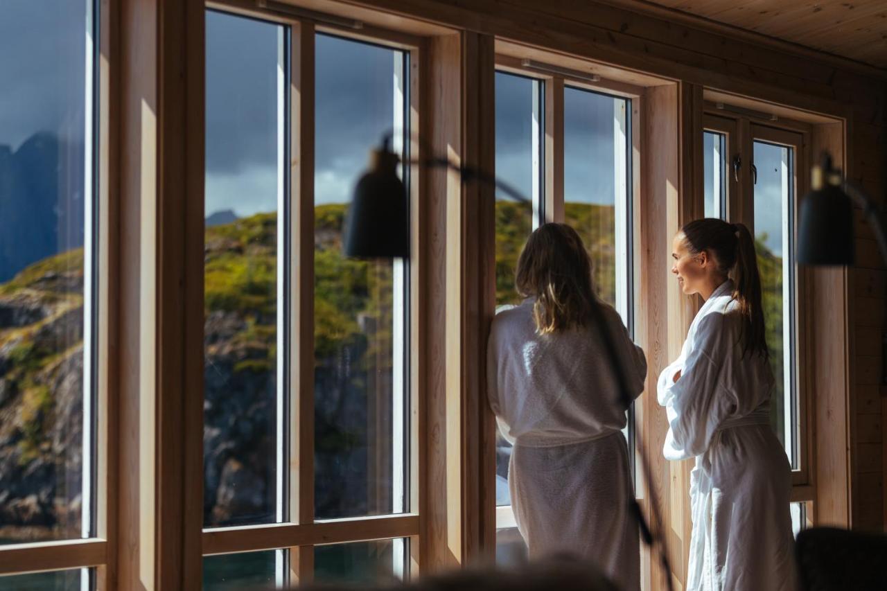 Nyvagar Rorbuhotell - By Classic Norway Hotels Kabelvag Bagian luar foto