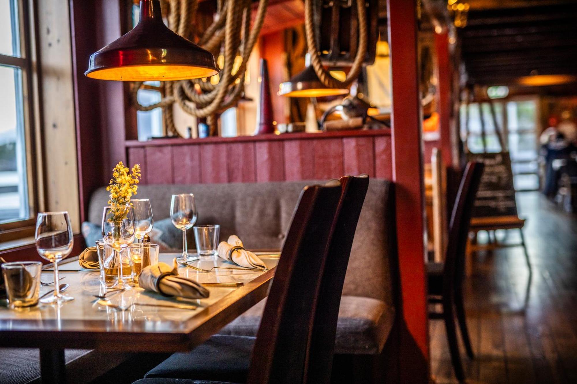 Nyvagar Rorbuhotell - By Classic Norway Hotels Kabelvag Bagian luar foto