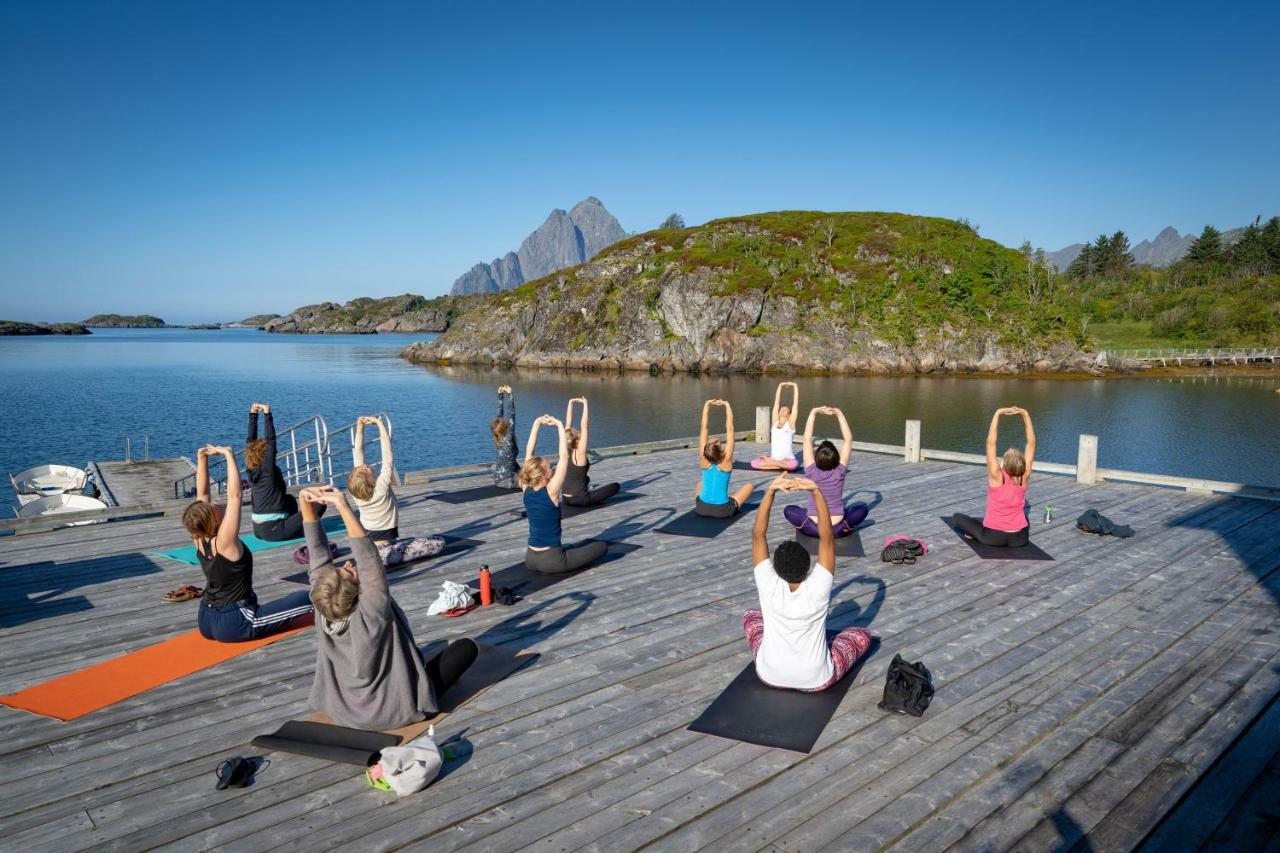 Nyvagar Rorbuhotell - By Classic Norway Hotels Kabelvag Bagian luar foto